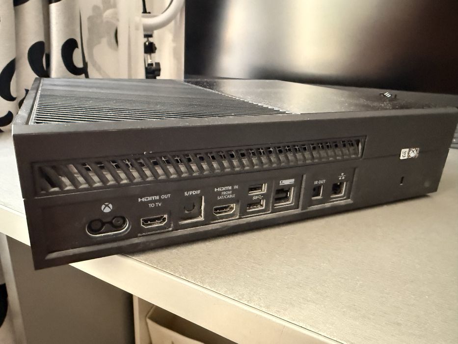 xbox one 512 Gb + 2 controlere