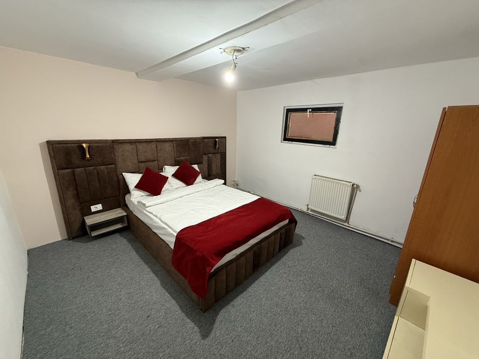 Inchiriez camera casa