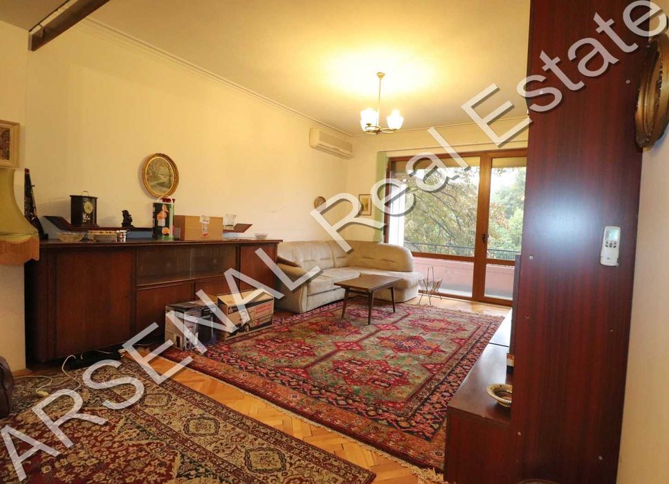 Тристаен апартамент под наем, Център