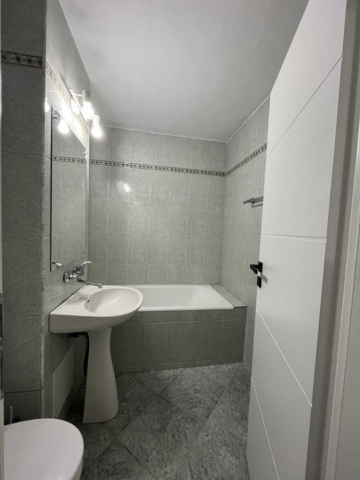 Pers fizica închiriez apartament 2 camere decomandat