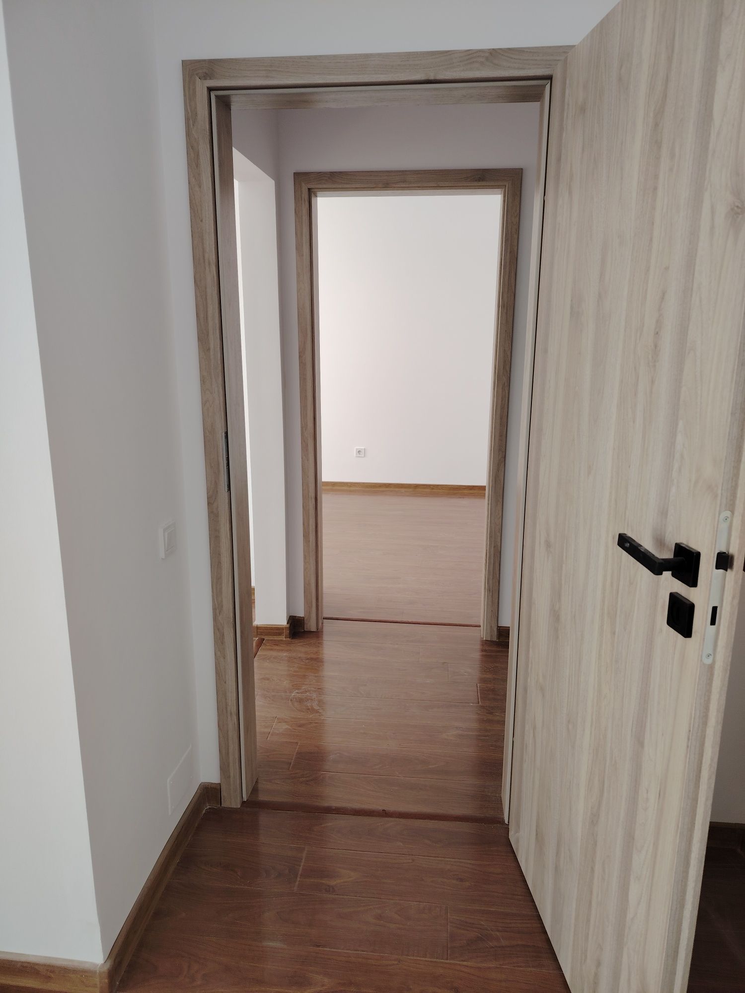 Persoana fizica Vând apartament construcție noua
