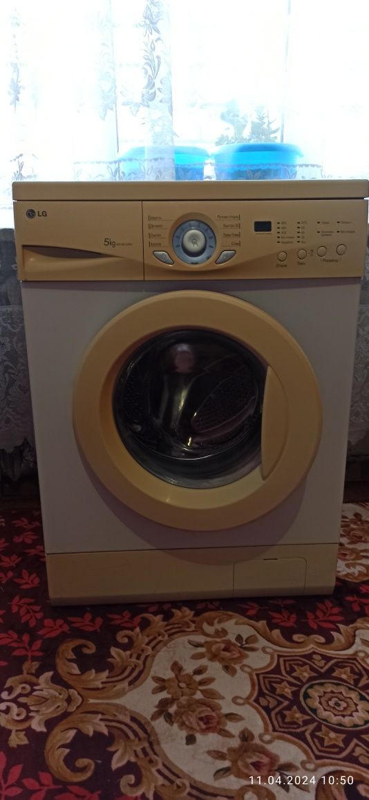 Продам стиральную машину LG автомат на 5кг в хорошем состоянии