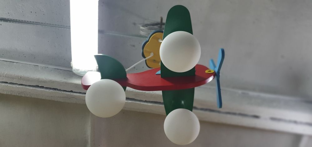 Продам люстру детскую