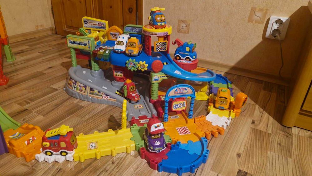 Vitech френски комплект говорещи колички за деца говорещи френски език