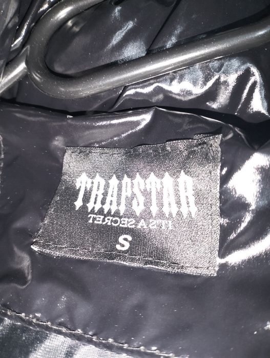 Vând geaca Trapstar