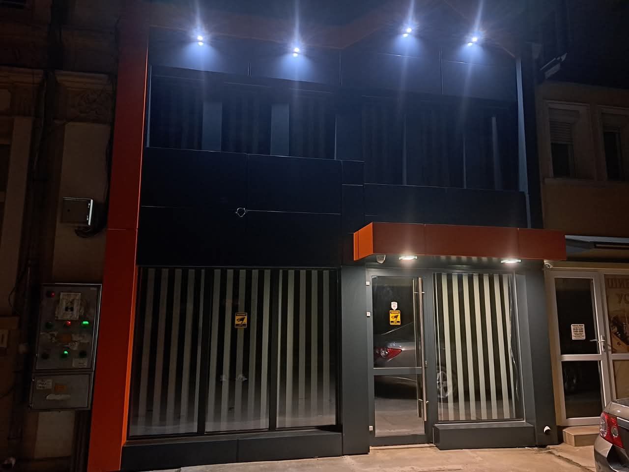 Дава се под наем Магазин в Казанлък - 90 кв.м за 867 € - Снимка #2