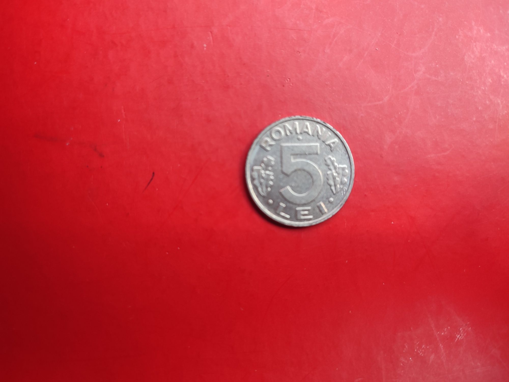 Vand doua monede de 1 leu si de 5 lei din anul 1993