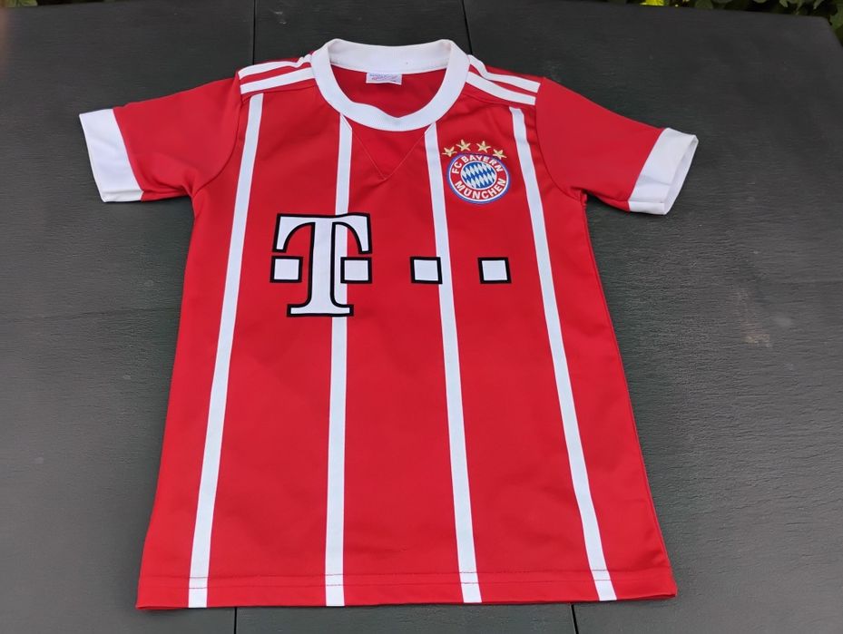Tricou FC Bayern Munchen sezonul 2017/2018 Lewandowsi mărimea XS