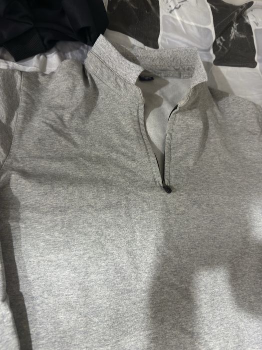 серый лонгслив размером М