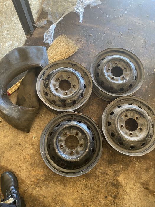 Продам железные диски на Ниву
