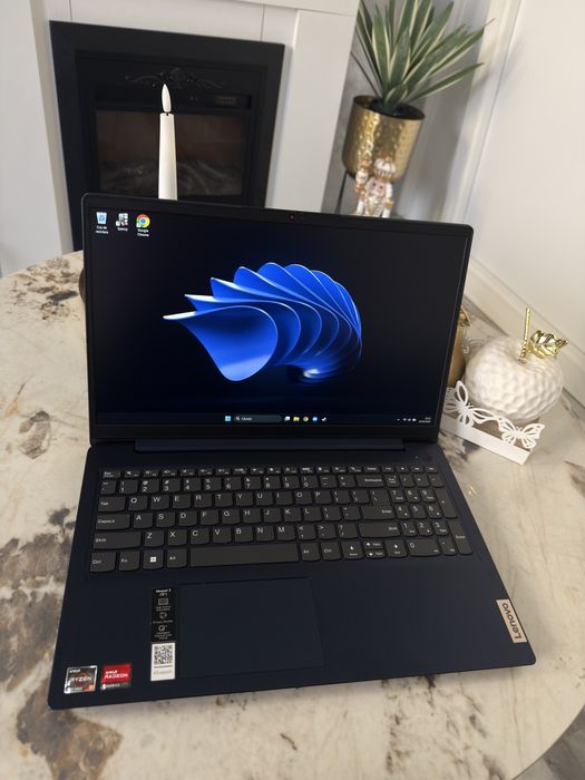 Lenovo Ideapad 3 15.6 inch, AMD Ryzen 3 -5000, 12Gb Ram, 512 SSD.