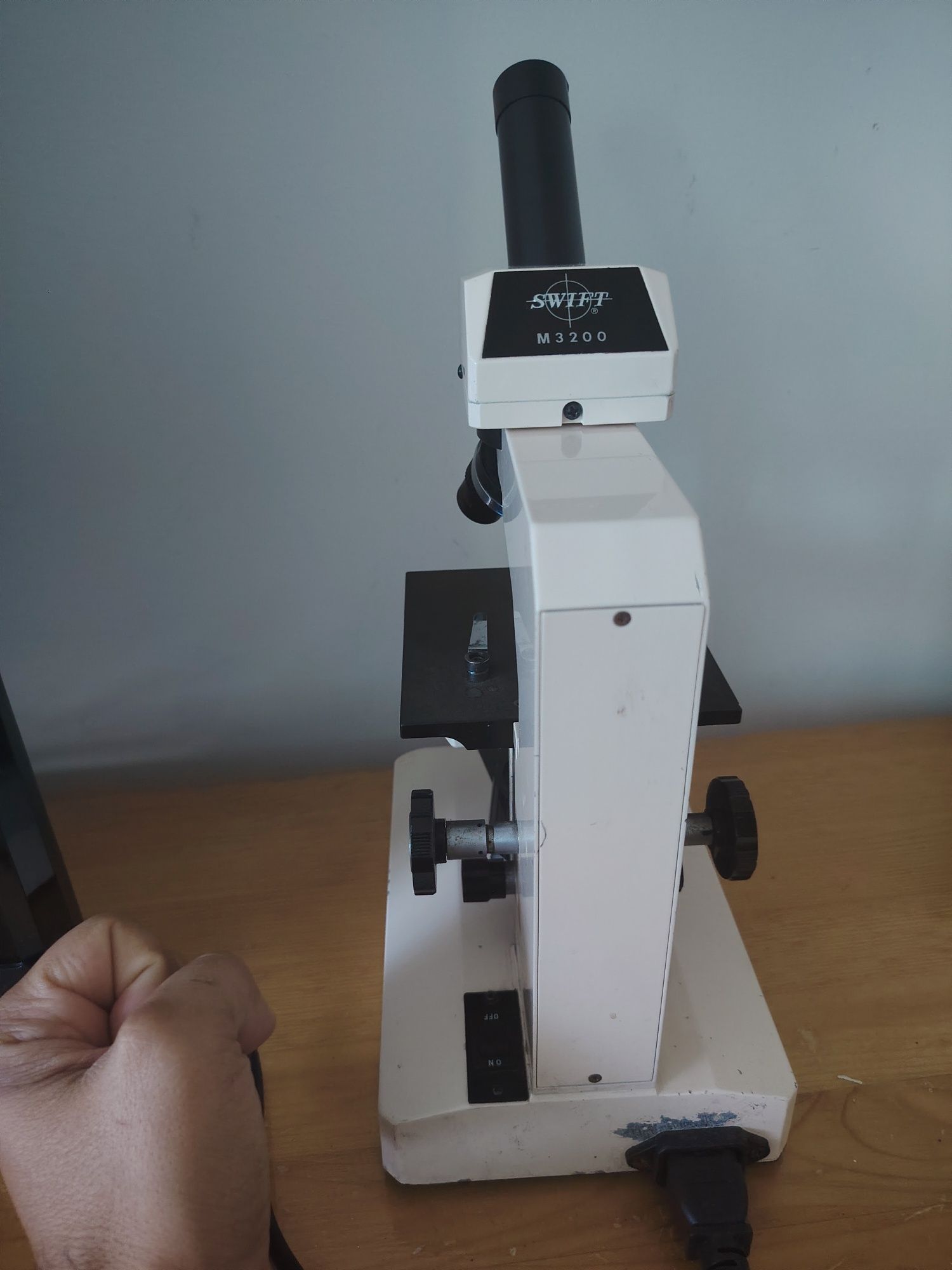 Microscop laborator Swift Japan M3200