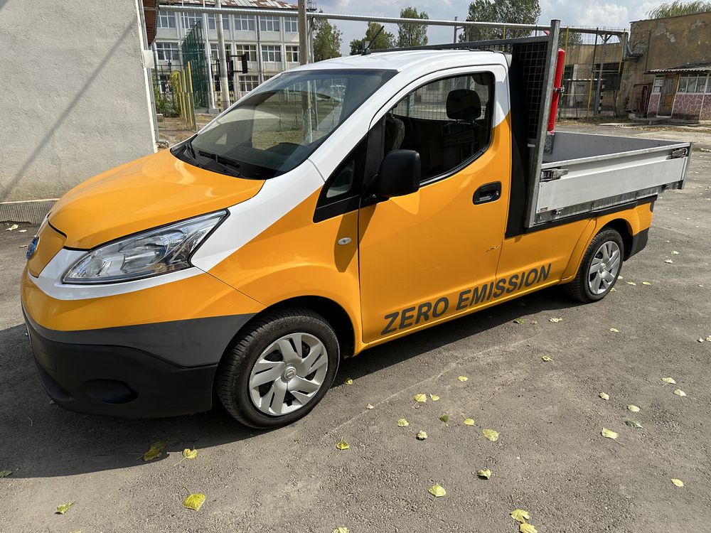 Nissan E-NV200 Electric autoutilitara cu bena unicat