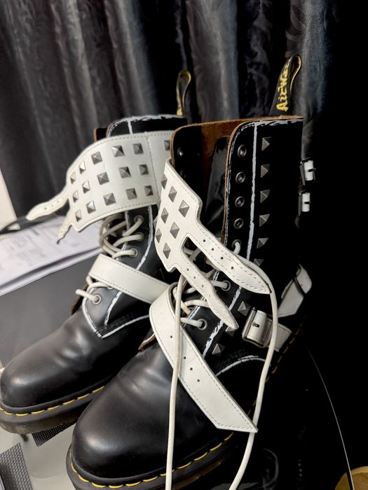 Vand bocanci Doctor Martens