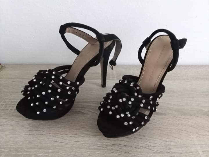 Sandale zara marimea 36. Pret 80 lei
