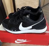 Nike venture runner