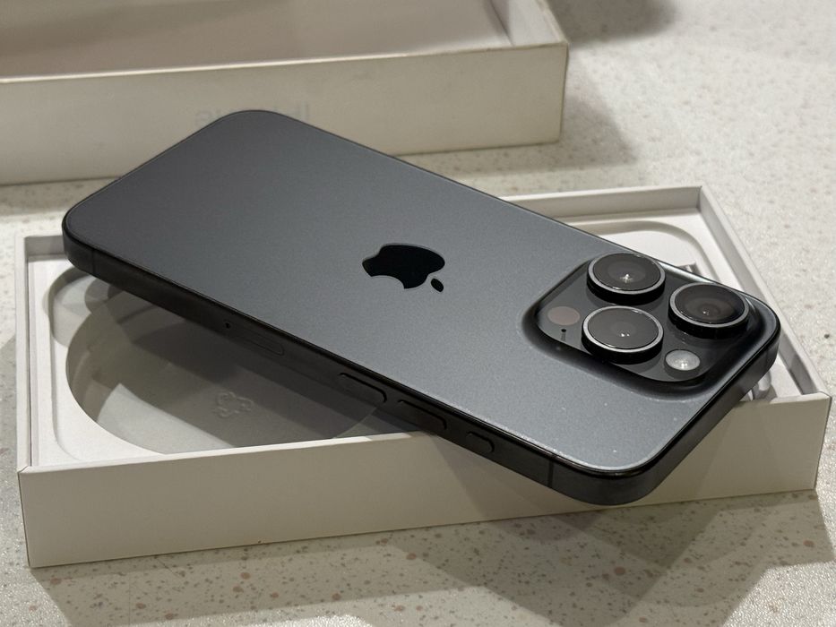 iPhone 15 Pro 128GB Titanium Black – Като НОВ, 95% Батерия.