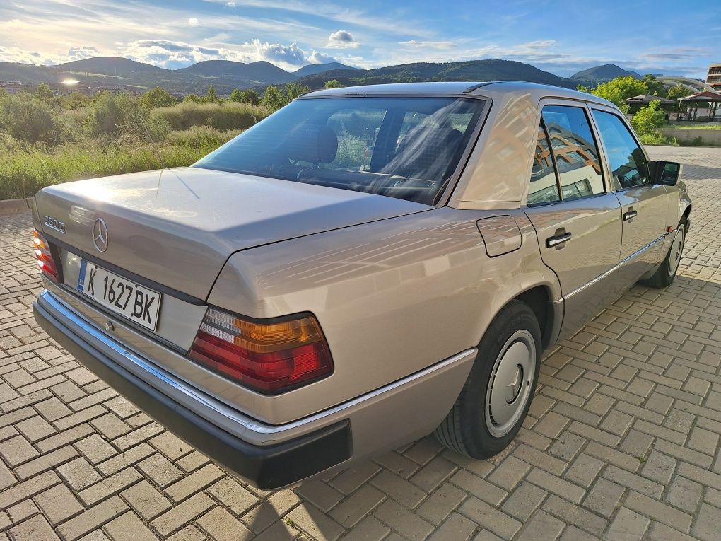 MERCEDES W124 / 250D