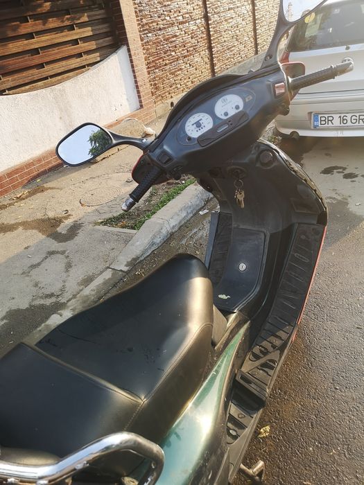 Vând Piaggio hexagon 250cc cu acte