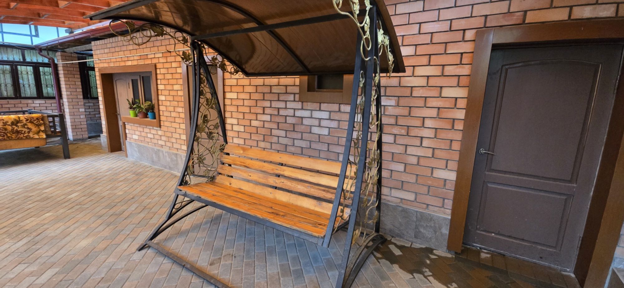 Продам качели.3,5 млн