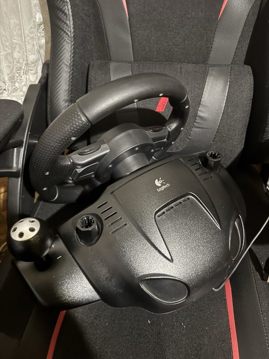 Волан с педали Logitech Driving Force GT