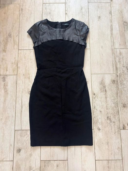 Черна рокля Guess