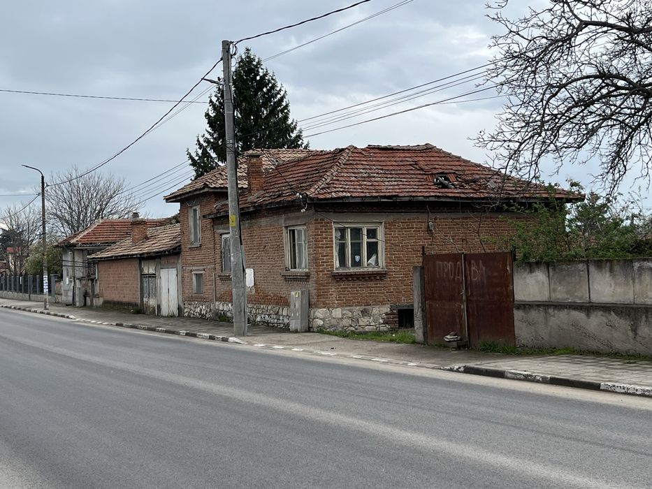Продават се два съседни имота на главен път – с. Стряма