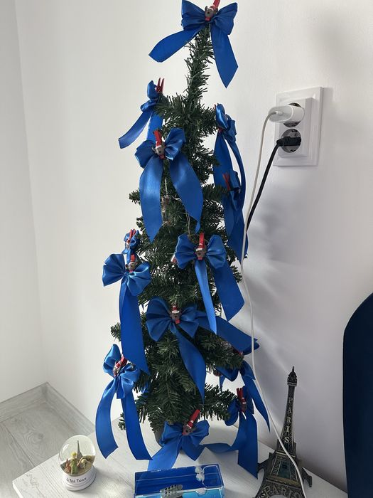 Коледна елха, 20 лв