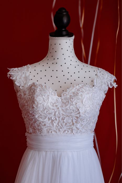 Rochie de mireasa eleganta, tip printesa, cu dantela fina