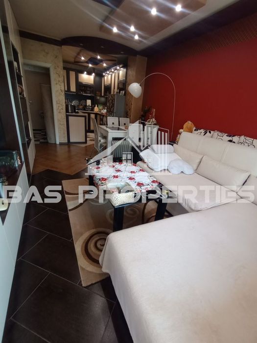 Дава се под наем Двустаен апартамент в София, Център - 65 кв.м за 790.5 € - Снимка #2