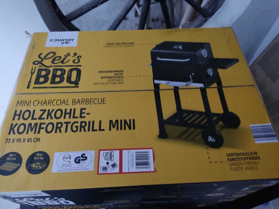 Чисто ново барбекю на дървени въглища