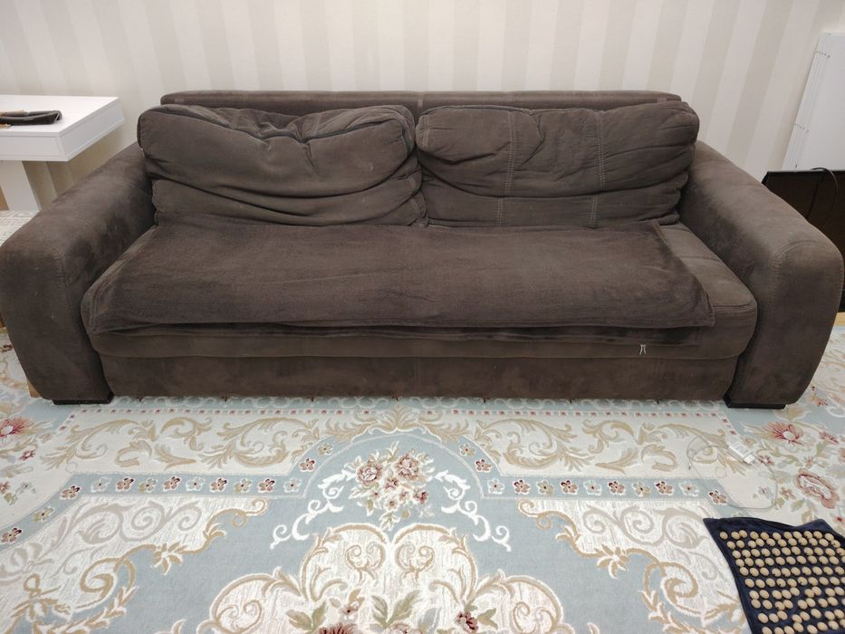 Продам диван в зал