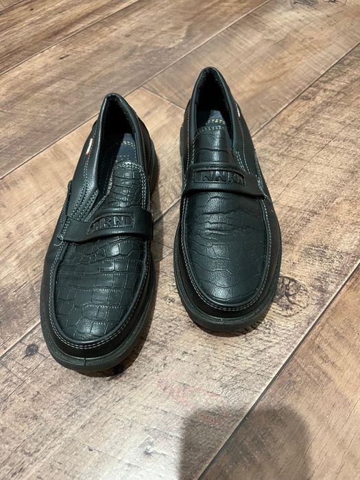 Продам туфли школьные