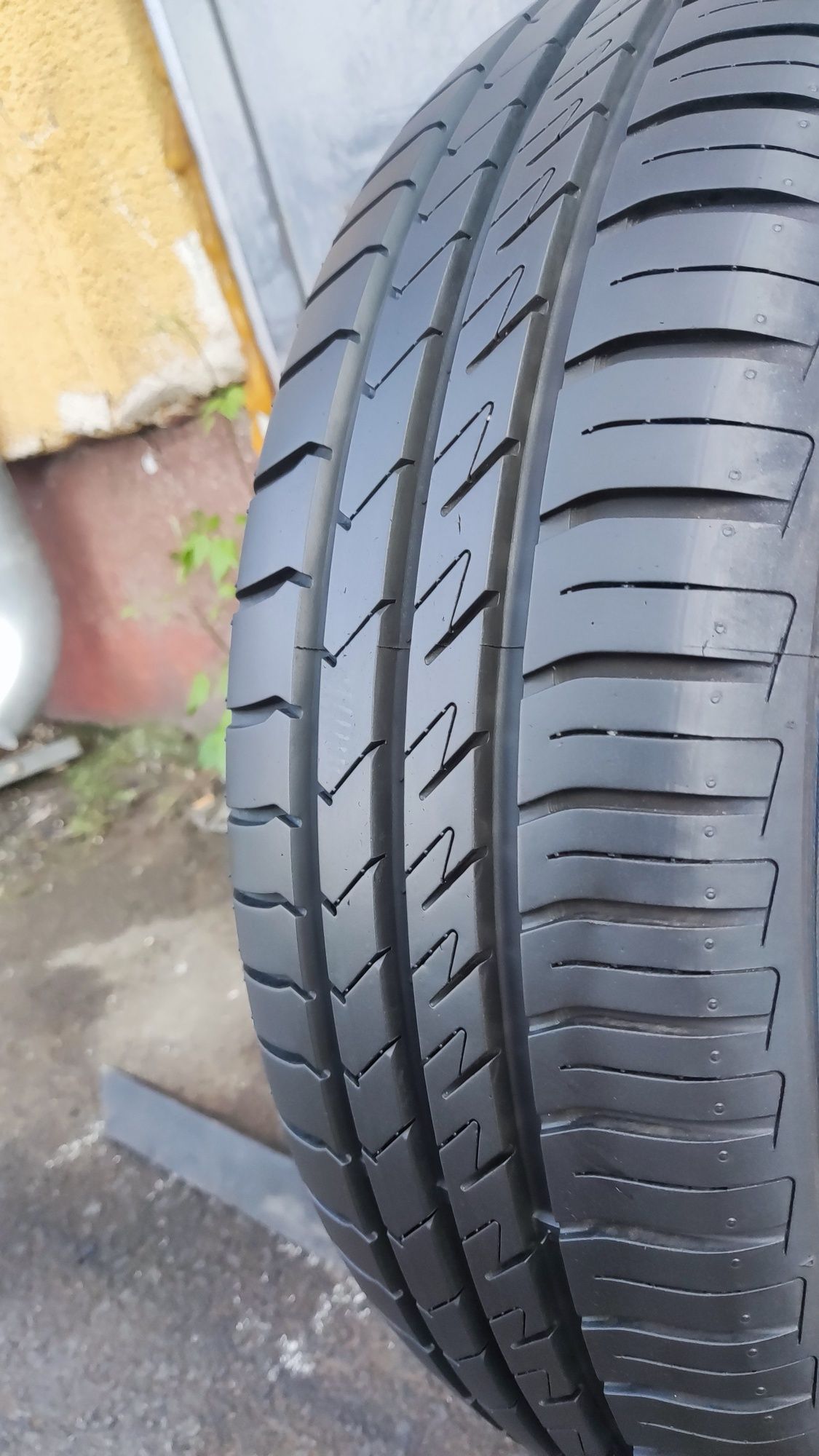 1брой лятна гума 185/65/15 Laufenn G Fit EQ+
dot22 
7.9mm
Гумата е в