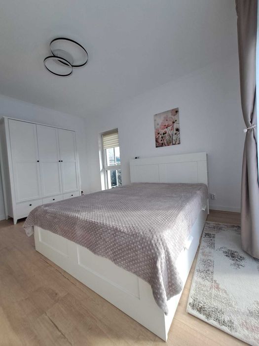 Dau în chirie apartament