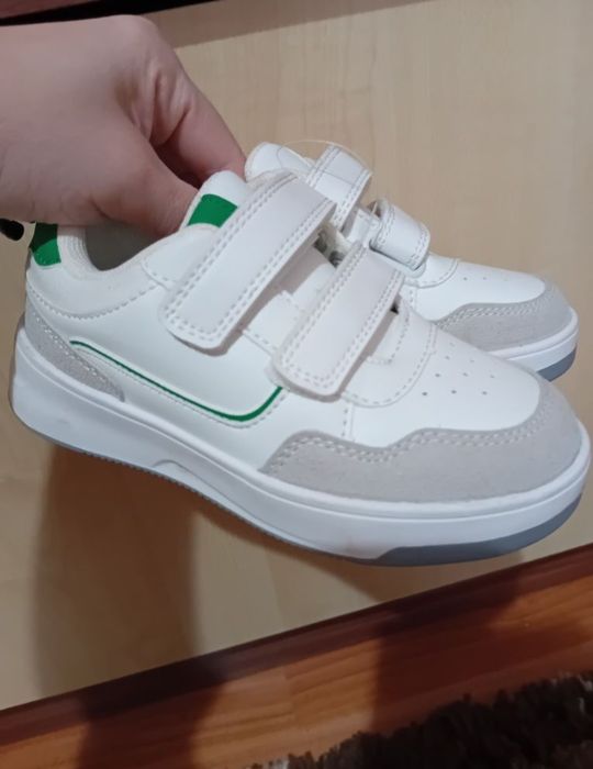 Adidași noi PRIMARK mărimea 28
