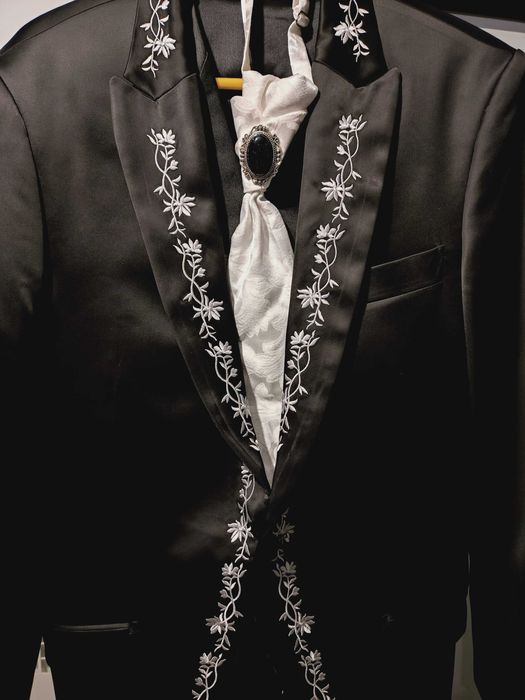 Costum de Mire Brodat Negru Unic stil Gothic