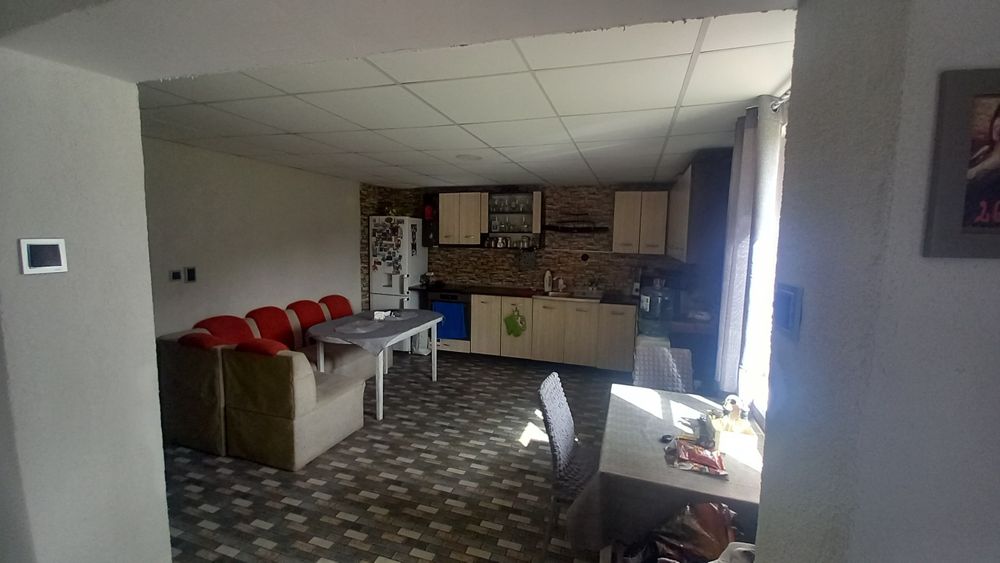 Къща с голям двор