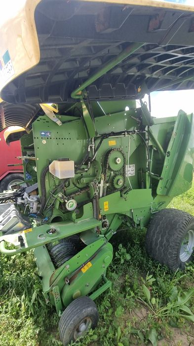 Balotiera/presa de balotat KRONE COMPRIMA F125