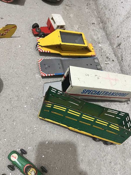 Много ретро метални играчки