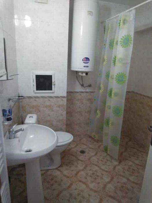 Дава се под наем Двустаен апартамент в Бургас, Славейков - 70 кв.м за 250 € - Снимка #2