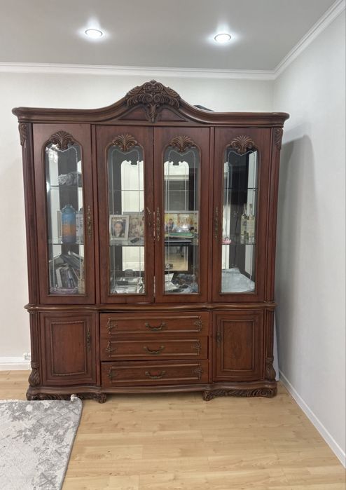 Продам сервант , в хорошем состоянии