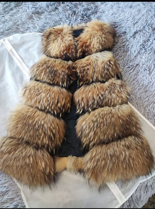 Жилет меховой енот