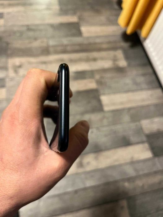 vand  iphone SE  2022  varianta 5 G