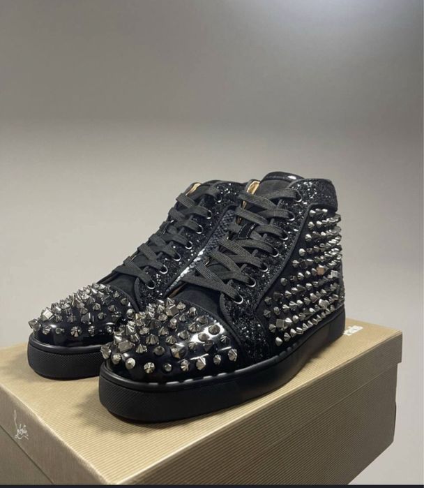 Christian Louboutin diferite culori