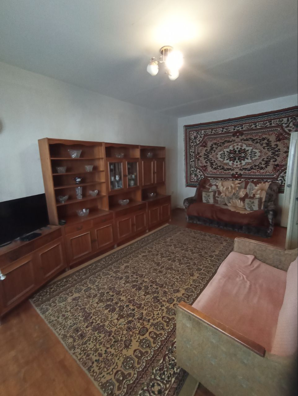 Продается двухкомнатная квартира на массиве Водник центр
