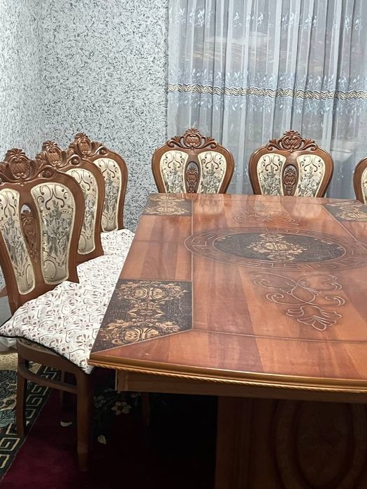 Стол ва стуллар сотилади