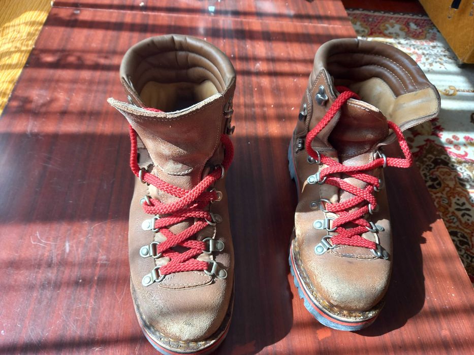Оригинални планински туристически обувки