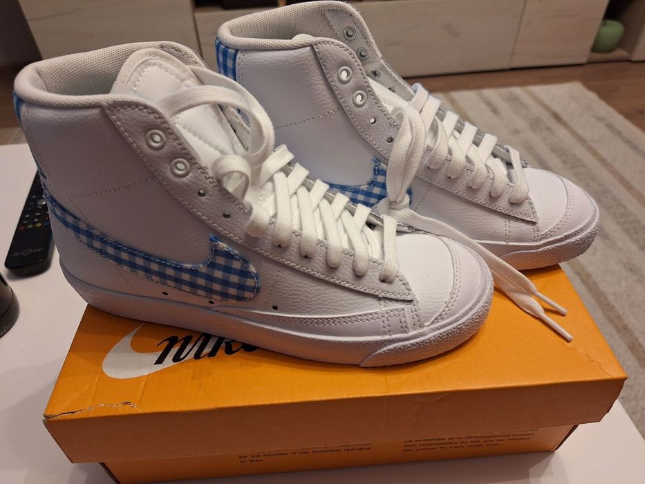 Оригинални дамски маратонки NIKE W BLAZER MID 77