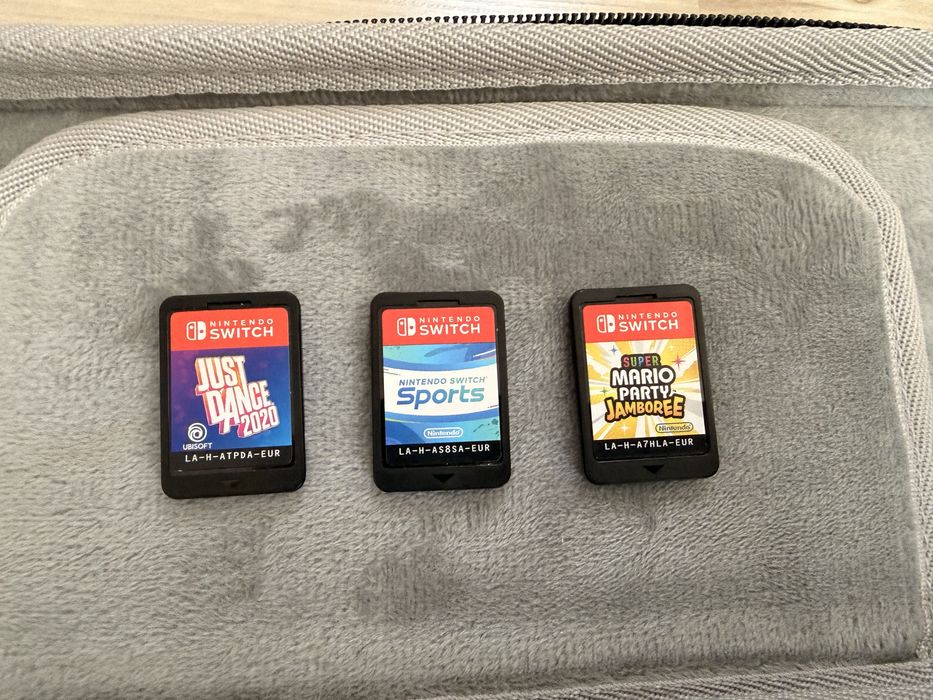 Nintendo Switch OLED – 256 GB – Stare foarte bună + 3 jocuri fizice